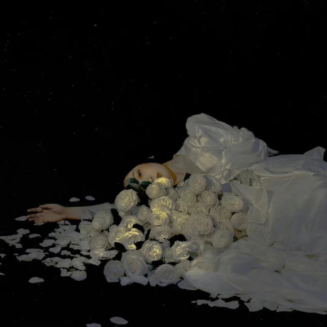 wangdashunlike's tweet photo. Since the roses began to bloom, they began to fade.
Rose's life is its death. https://t.co/hSw1uGyBeG