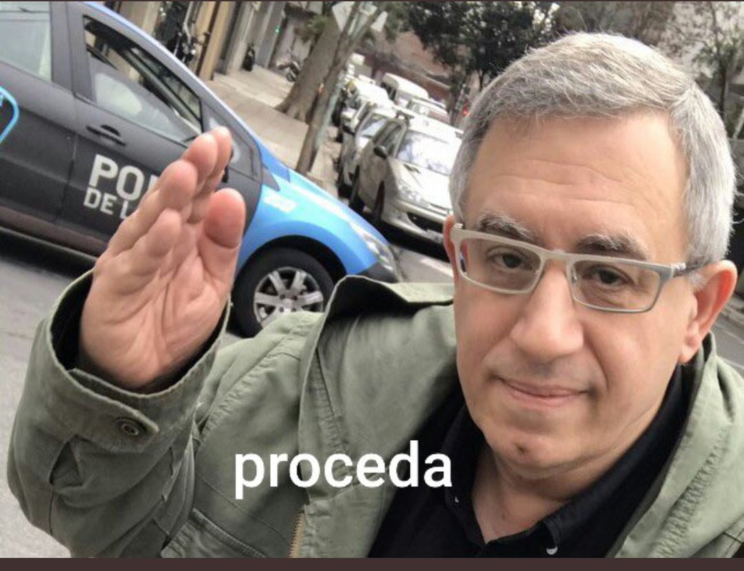 yaaamisc's tweet photo. @todonoticias - disculpe caballero, eso que usted está consumiendo es cocaína?
- sí, pero la compré el sábado.
- https://t.co/2pAzzj38AU