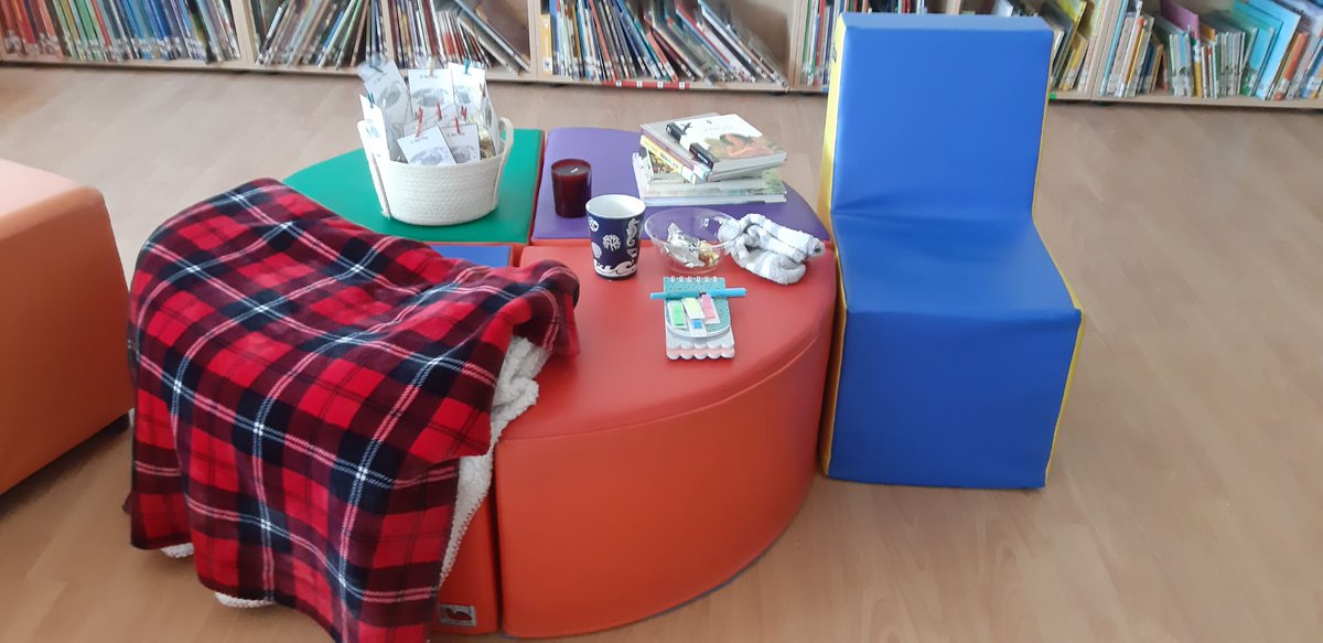 bibliotecaEPB's tweet photo. Comezaron os tres grupos de "Viaxeiros por papel" de 4°EP con moitas ganas e ilusión. Pasaron unha tarde moi divertida que se fixo curta, coma siempre coa colaboración das bibliotecarias da BM Los Rosales, Verónica e @99lili #clubsdelectura #bescolaresgalabertas #bescolaresgal https://t.co/3GqzWc0wLl