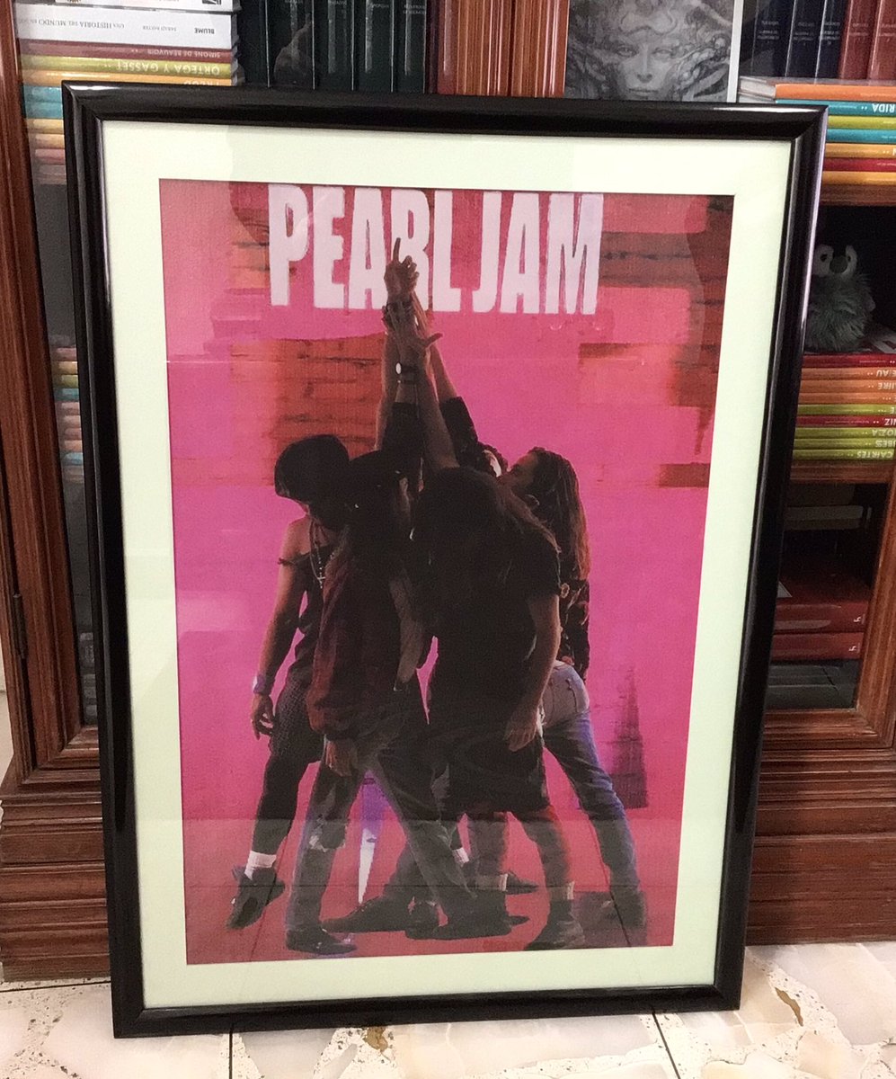 FerMelS's tweet photo. Un regalo durante diciembre en CDMX.
Póster del álbum Ten de Pearl Jam.

➡️ https://t.co/UHk9KwglFd

#PearlJam #Black https://t.co/iGnB0SyKtD