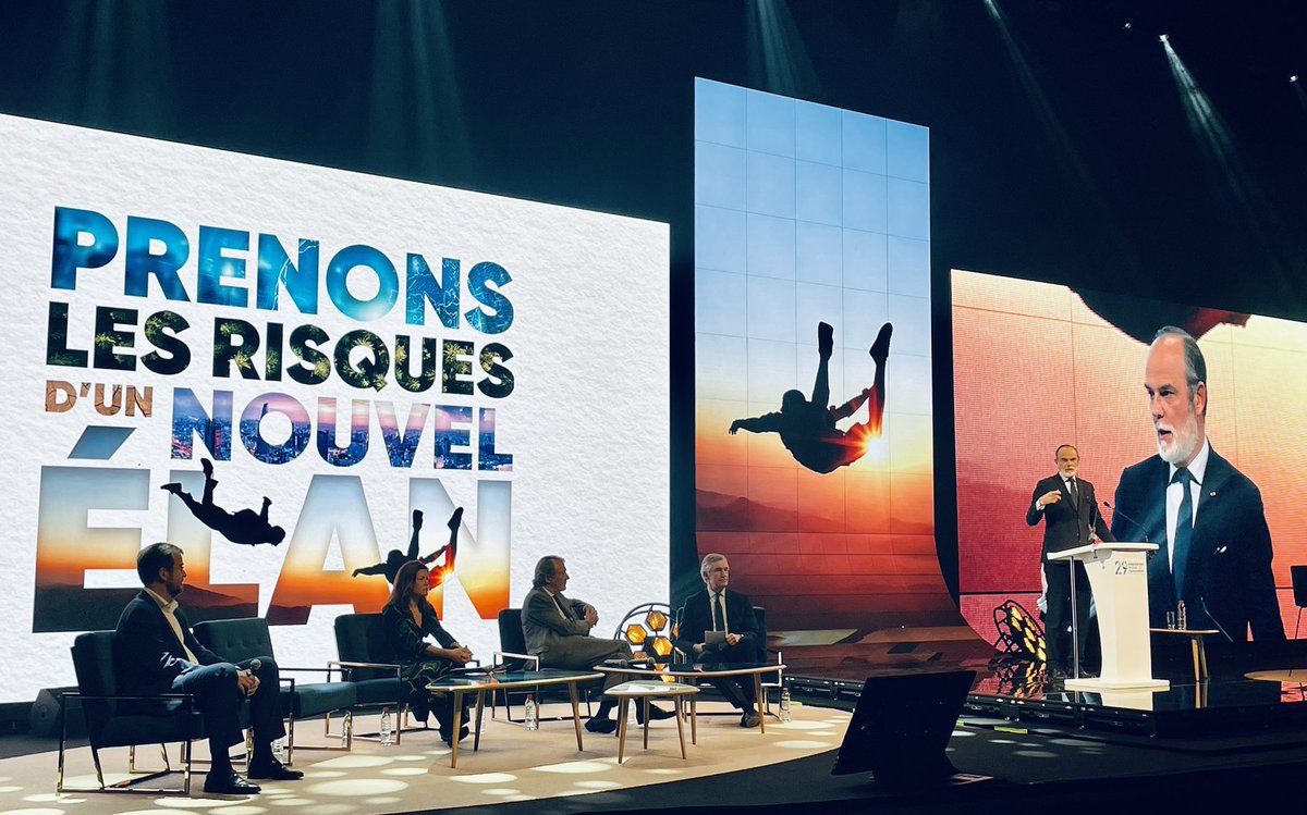 HautbourgC's tweet photo. Aux Rencontres #AMRAE2022, @EPhilippe_LH évoque le risque démocratique majeur de l’affaiblissement du débat public ! #Puteaux #Hautsdeseine https://t.co/4e6FrUMUm4
