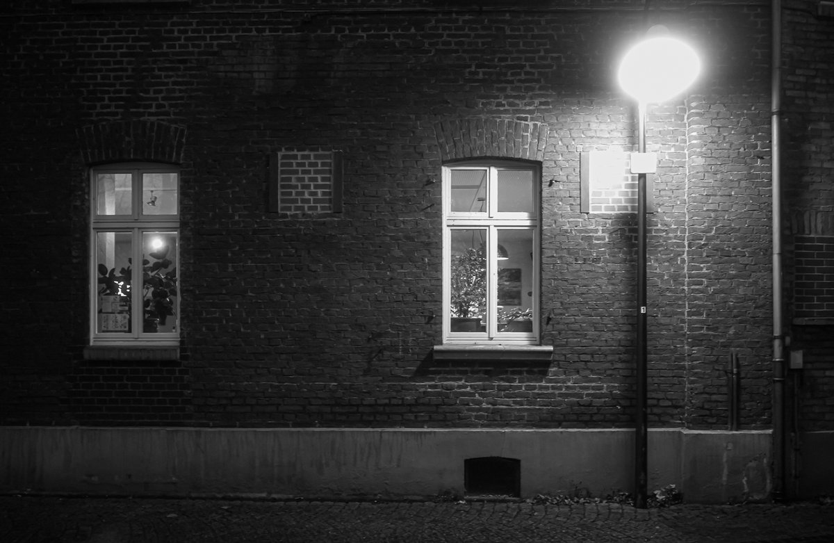 Streetlight

Leica M Monochrom

TTArtisan TTArtisan M 28mm f5,8
MIST Filter 1/4 37mm
NANO-X MRC Black Diffusion 

#leicammonochrom 
#ttartisan28mmf56 
#ttartisan28mm
#monochrome 
#daswesentliche 
#schwarzweissistfarbegenug 
#bnwphotography 
#mistfilter 
#diffusionsfilter