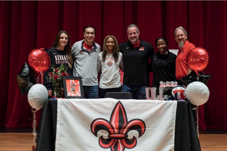 LHSRedhawkVolleyball tweet media