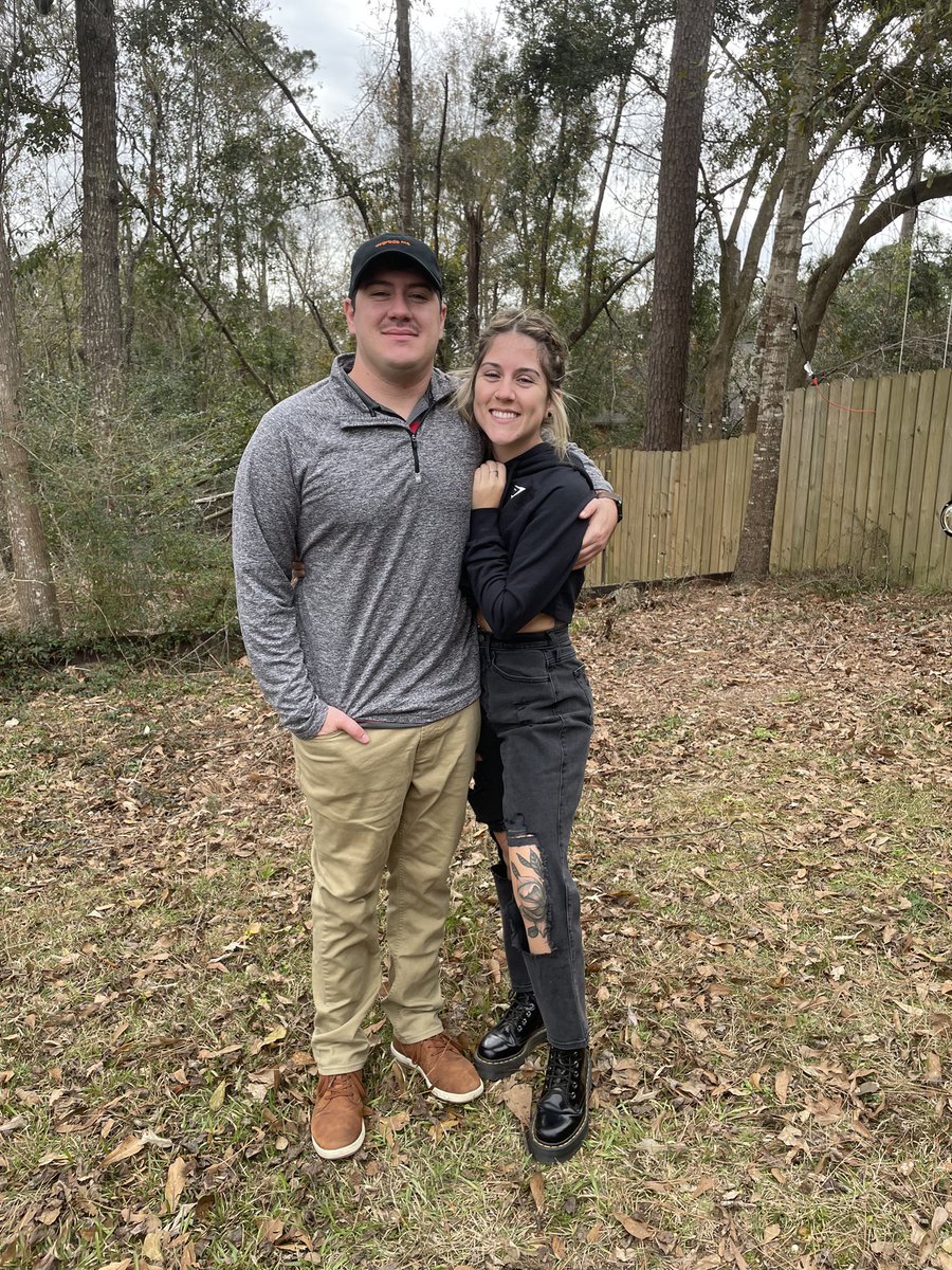 BrunelleSarah's tweet photo. breaks my lil heart to say goodbye for a few months to the loml 🥲 love u til the end of time! https://t.co/CXIQkGleUO