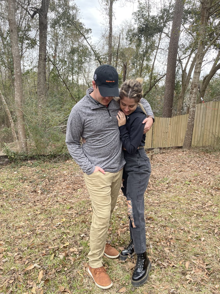 BrunelleSarah's tweet photo. breaks my lil heart to say goodbye for a few months to the loml 🥲 love u til the end of time! https://t.co/CXIQkGleUO