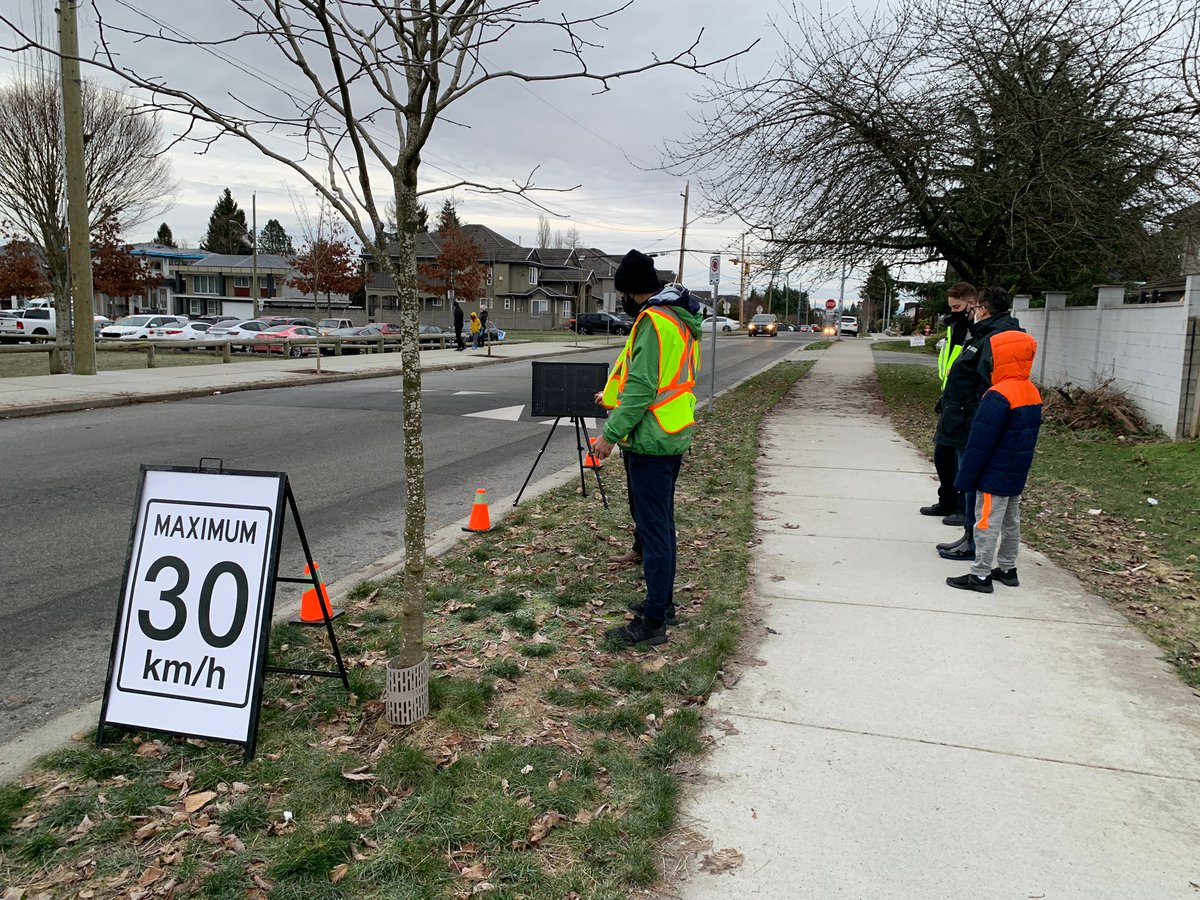 PreventCrimes's tweet image. Today was the last day for the #walkingwednesday initiative and the turnout was very successful👏. Our #greenteam was out this morning and did excellent work conducting #CellWatch and #SpeedWatch on the outer edges of the #school zones.
#surrey #roadsafety #walkingsafety #youth