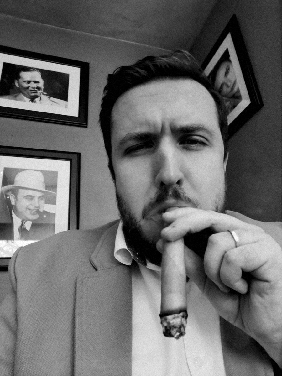 wolfstadi's tweet photo. #Cigar #badass https://t.co/hwvBPnBvuA