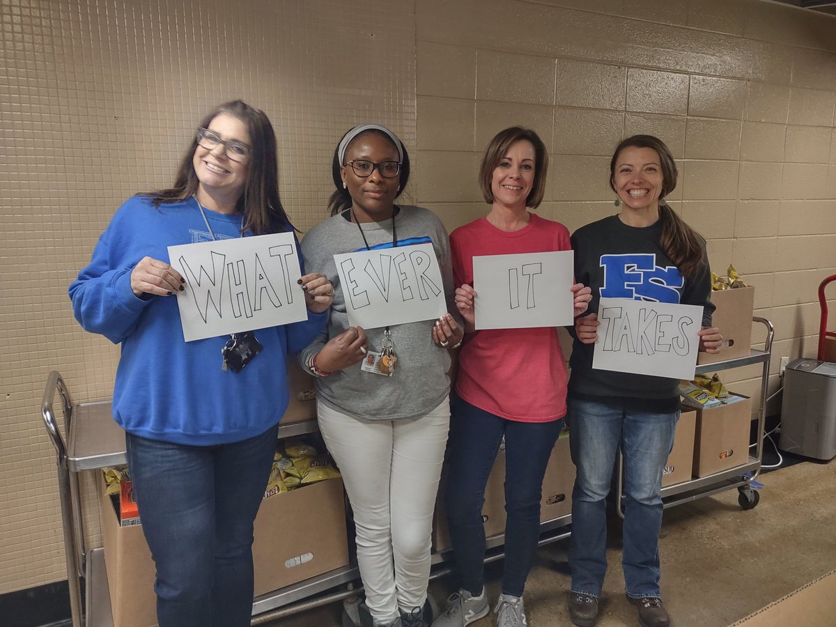 GreenwoodYSC's tweet photo. So thankful for our @FRYSCKy family for their ongoing support as @WarrenCoSchools continues to help families affected by December's tornadoes! Coordinators from Region 1 & Region 2 are helping out today 🤗💚 #WhateverItTakes #FRYSCKY https://t.co/8tuBiqylAM