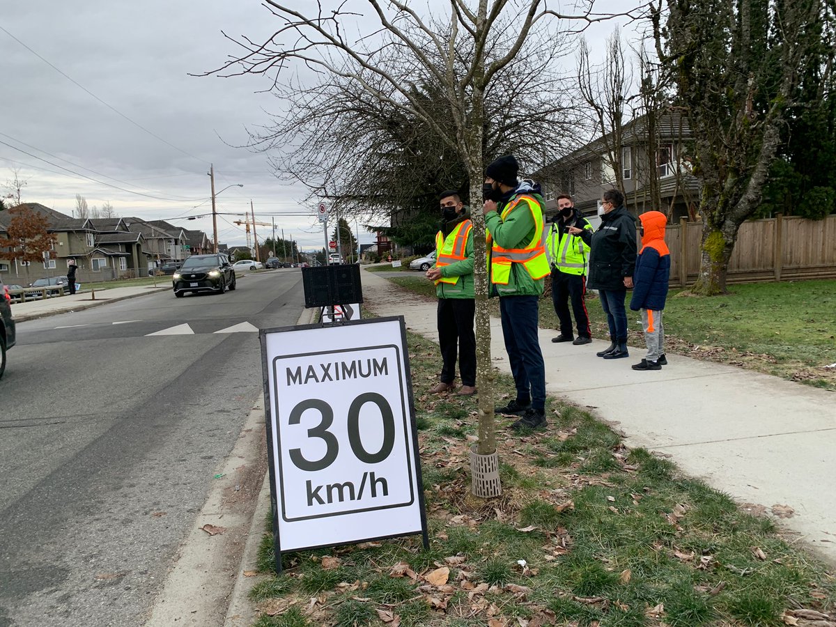 PreventCrimes's tweet image. Today was the last day for the #walkingwednesday initiative and the turnout was very successful👏. Our #greenteam was out this morning and did excellent work conducting #CellWatch and #SpeedWatch on the outer edges of the #school zones.
#surrey #roadsafety #walkingsafety #youth