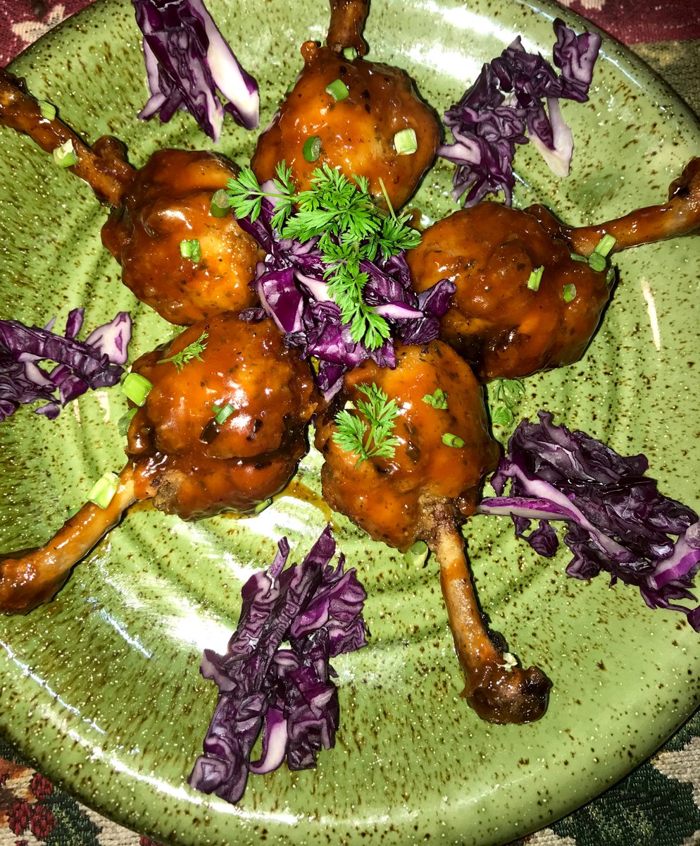 chefcadi's tweet photo. Sweet Sriracha Chicken Lollipops  🍗🤤🤤🤤🤤
       #Homecooking #soulfoodtwist #Teamcadimo #Lifeoftwon #cooking #food #Foodie #Foodporn #Homemade #delicious #foodlover #cheflife #photooftheday #foodpic #eat #kitchen #foodgasm #chefcadi #chef #tasty https://t.co/pEDAuDkzBv
