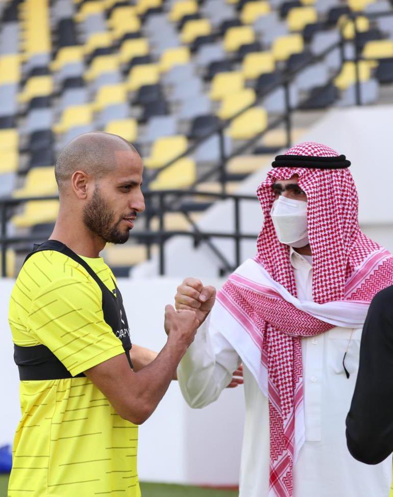 كريم.. وإن ودعتنا اليوم، تأكد بأنك تركت فينا جميعاً أثراً لن ينسى؛ بأخلاقك وحسن تعاملك وإخلاصك فيما تقوم به داخل الملعب وخارجه.
أصدق التمنيات لك بالشفاء وسرعة العودة إلى الملاعب لتواصل عطاءك المميز💛🖤
