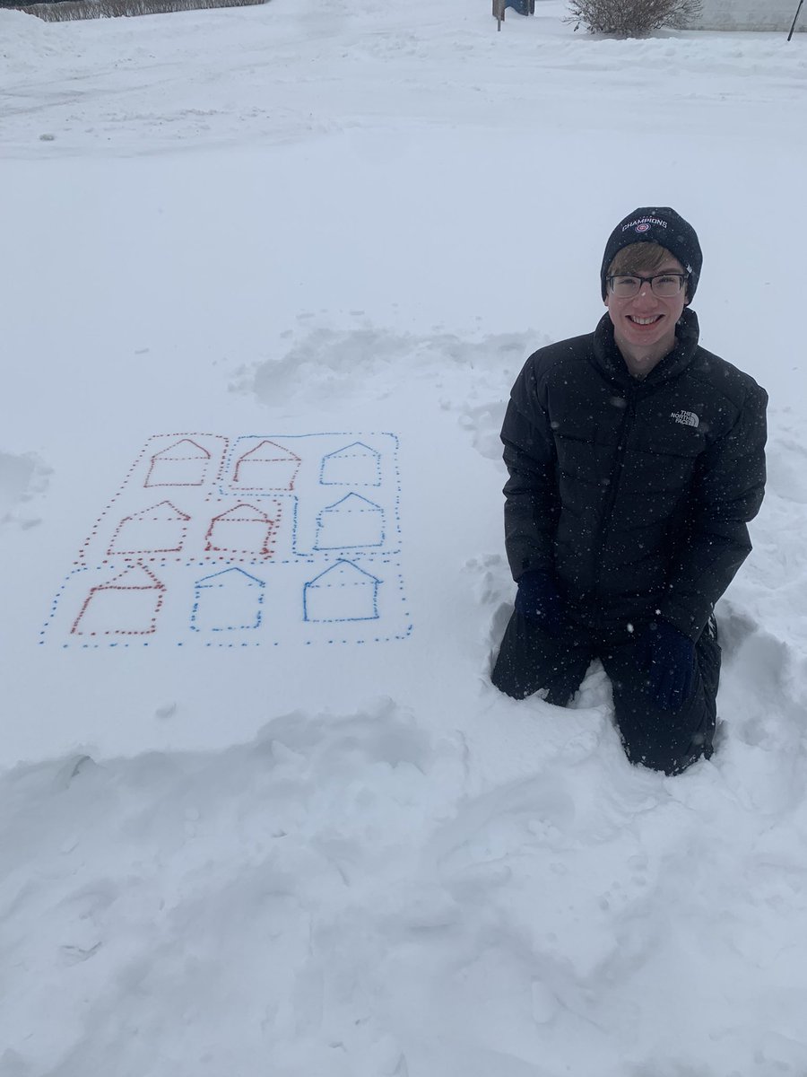 JakeQ230045's tweet image. Even with a smaller population, blue was able to win the district votes because of how the lines were drawn, which is known as gerrymandering. #LPAPGov #SnowDayExtraCredit @Mr_C_in_122