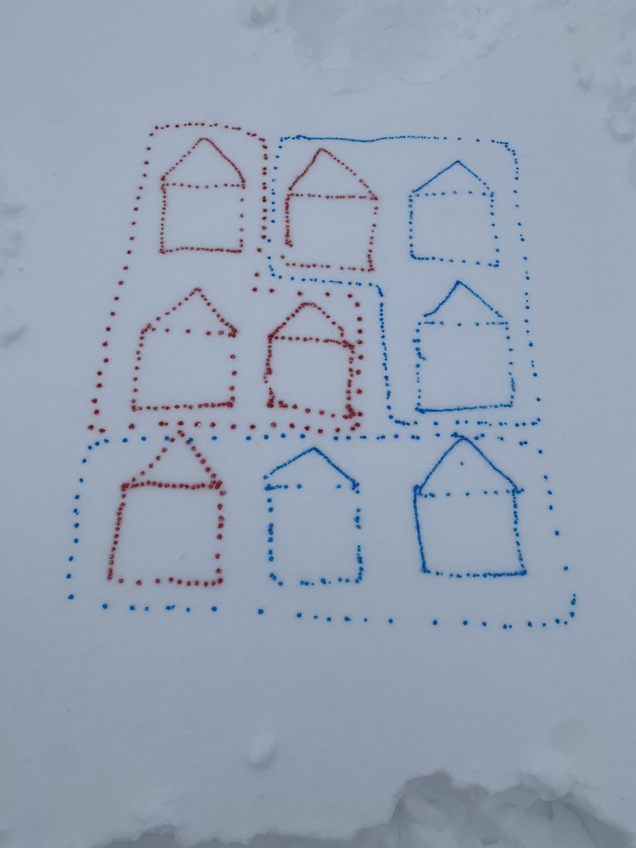 JakeQ230045's tweet image. Even with a smaller population, blue was able to win the district votes because of how the lines were drawn, which is known as gerrymandering. #LPAPGov #SnowDayExtraCredit @Mr_C_in_122