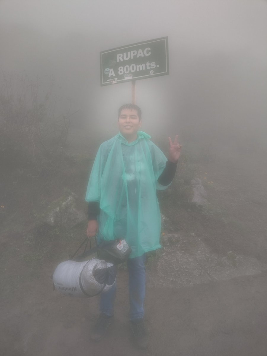 1810giovani's tweet photo. Este letrero de 800 mts. es lo más mentiroso que he encontrado en mi vida #rupac #trekking #trepacerros https://t.co/J1WgO5cgDw