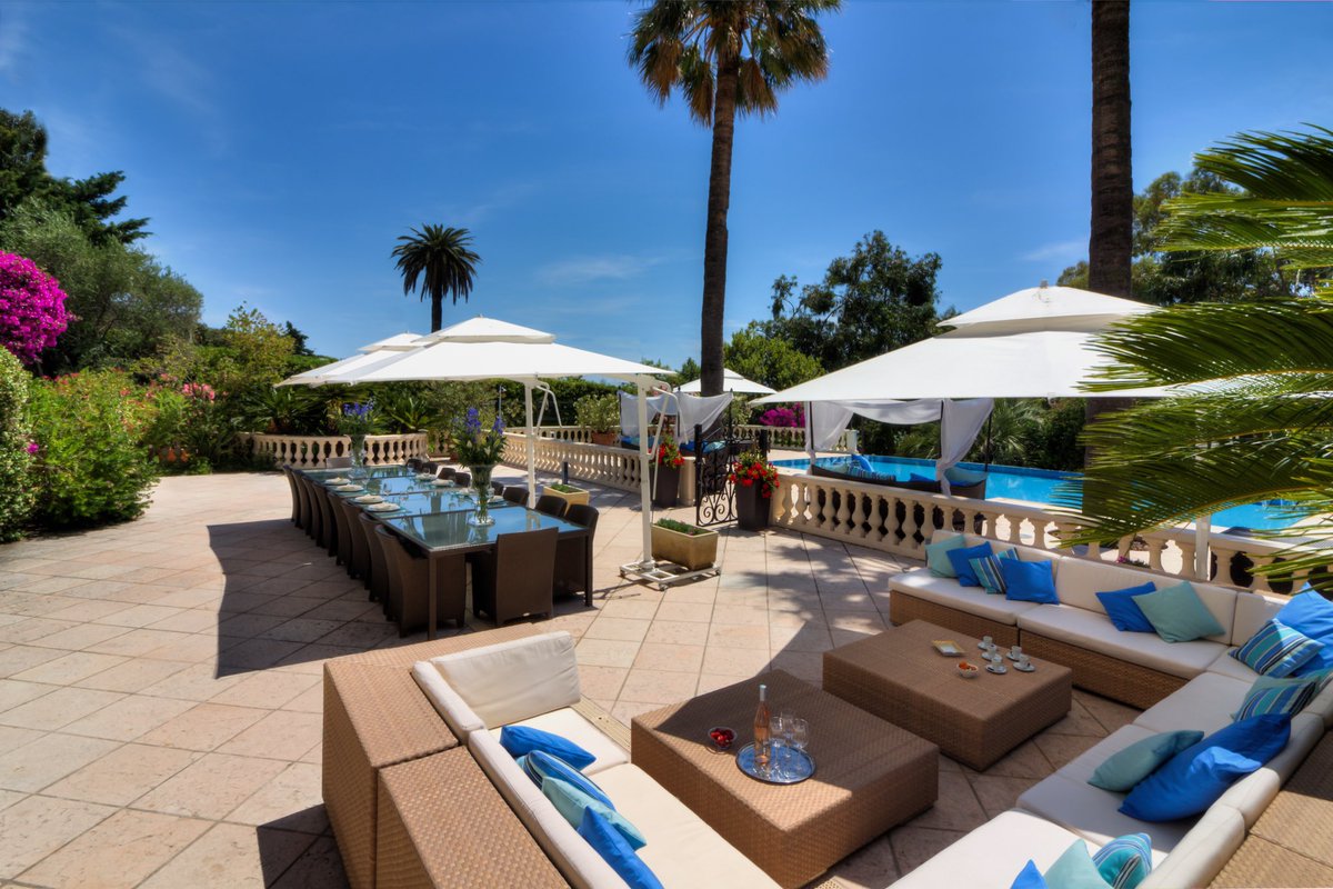 Villalabri's tweet photo. Time to end the winter blues and book your #summer in #Cannes @Villalabri #frenchriviera https://t.co/ikRxvxoJLo