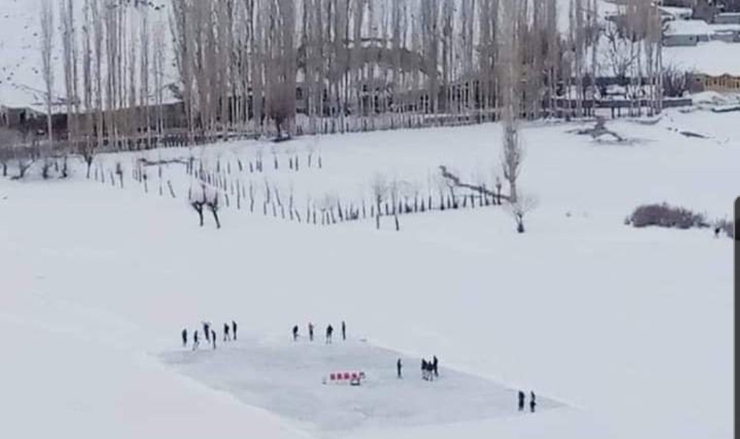 BasharatIssa's tweet photo. Our Snowdle is much better than your Wordle! That's it. That's the tweet.

#PhanderWinterSportsFestival https://t.co/RdVEhSYj5l