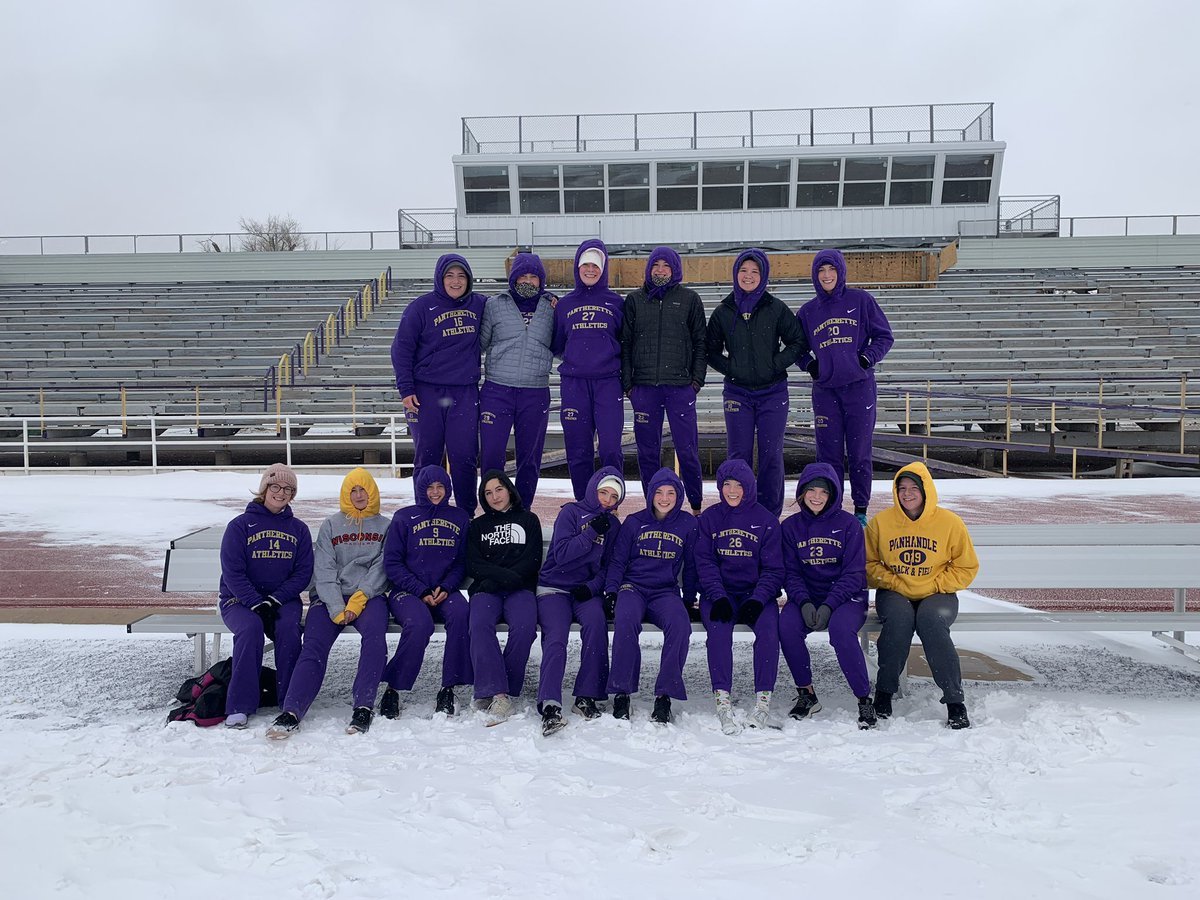 mackieland_'s tweet image. #singledigittemps
#blowingsnow
#notfancyjusttuff
#ettetracknfield