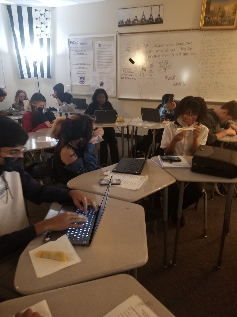 RPHS_French's tweet photo. C'est la Chandeleur et on mange des crêpes en Français 2. https://t.co/vSfbMzTHlb