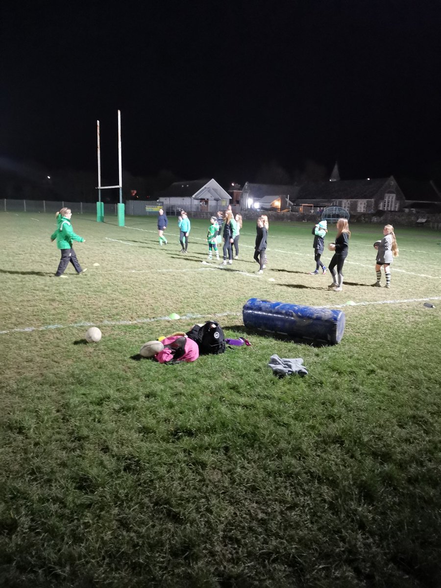 N_setaro's tweet photo. Great check in with clubs tonight! St clears 14s getting put through their paces! Taf Valley Tigers 13s 15s and 18s out in their numbers! Great to see them out and expressing themselves @taf_tigers @WhitlandLadies @stclearsrfc_XV https://t.co/Od9coJs4tW