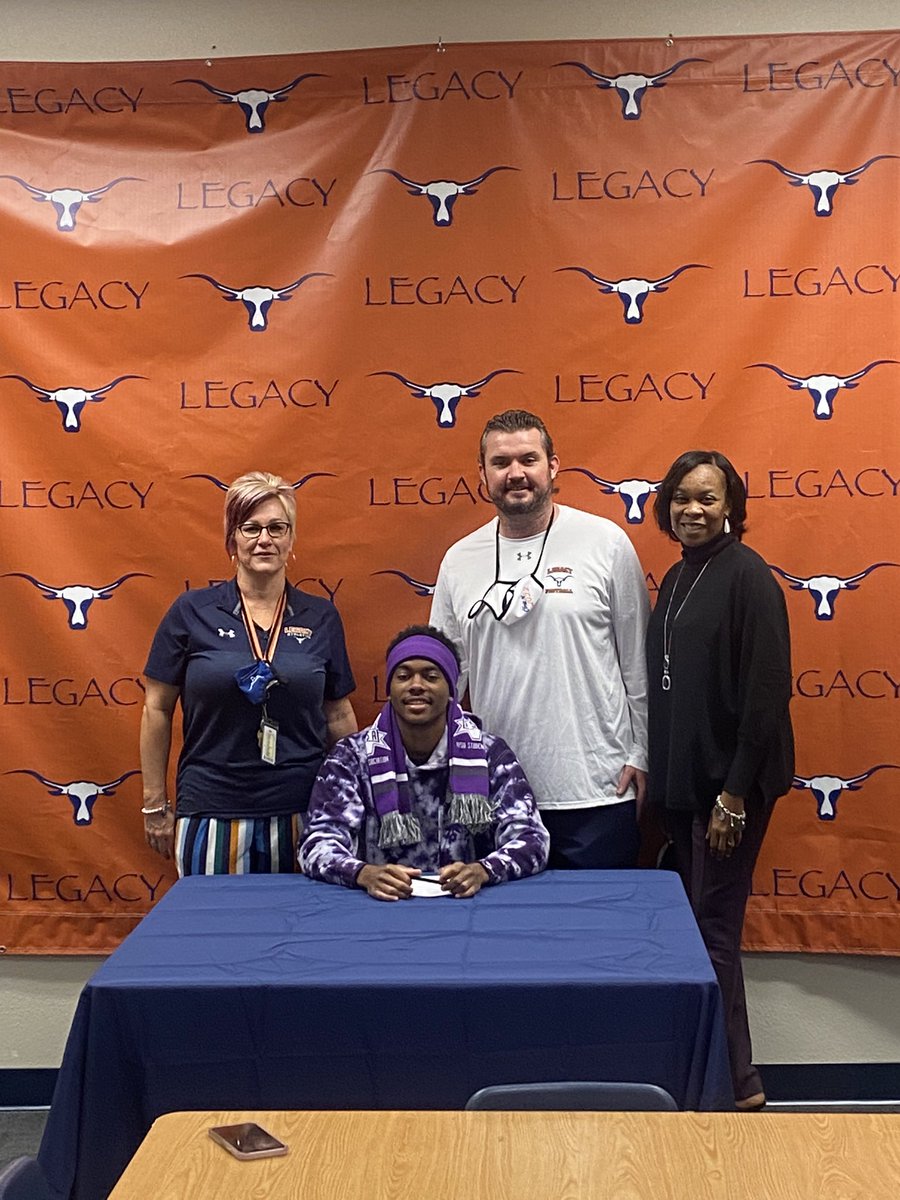 Congrats to one of the best athletes to come through Legacy <a href="/TaePate_03/">Montae Pate ‘2022</a> on his signing with <a href="/weberstatefb/">Weber State Football</a>!! They definitely pick up a dog!! We are all proud of you kid! #NationalSigningDay