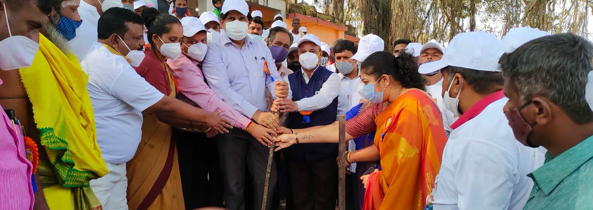 VBGRAMGKAR's tweet photo. #ನರೇಗಾ_ದಿನಾಚರಣೆ ಅಂಗವಾಗಿ ಇಂದು ಬೆಂಗಳೂರಿನ ಯಲಹಂಕ ‌ತಾಲೂಕಿನ ಸಾತನೂರು ಗ್ರಾಮ ಪಂಚಾಯತಿಯ ಹೊಸಹಳ್ಳಿಯಲ್ಲಿ #ಕಲ್ಯಾಣಿ ಪುನಶ್ಚೇತನ ಕಾಮಗಾರಿಗೆ ಇಲಾಖಾ ಪ್ರಧಾನ ಕಾರ್ಯದರ್ಶಿಗಳು @lkatheeq ರವರು ಚಾಲನೆ ನೀಡಿದರು.
ಆಯುಕ್ತರು @shilpa_nag, ಹಿರಿಯ ಅಧಿಕಾರಿಗಳು ಮತ್ತು‌ ಇನ್ನಿತರರು ಉಪಸ್ಥಿತರಿದ್ದರು.

#NregaDiwas https://t.co/x22c5zmP8r