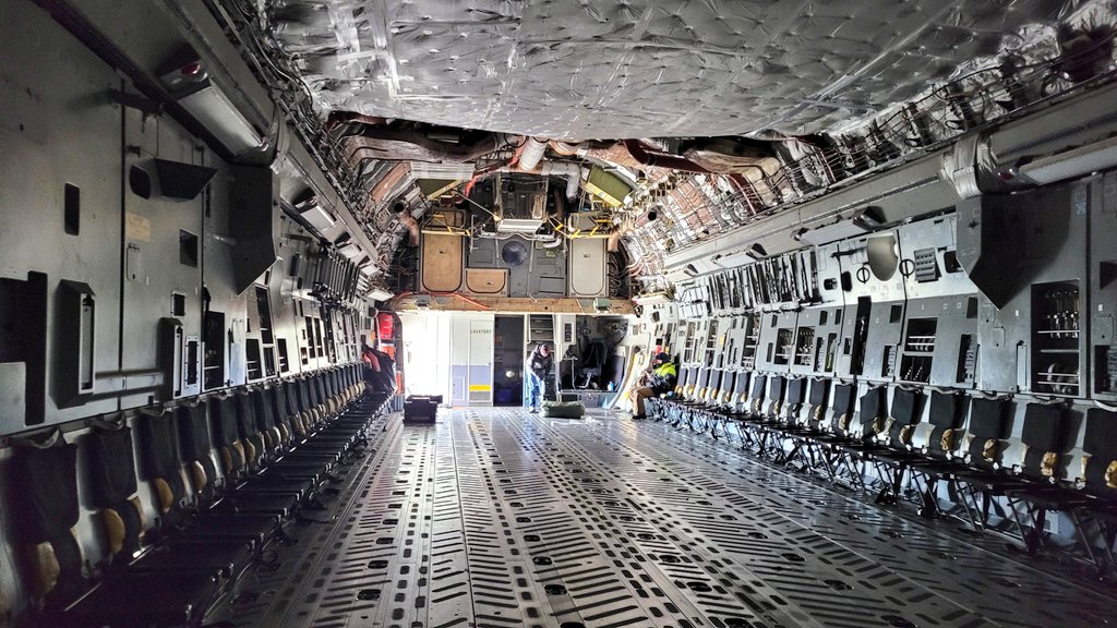 AlohaJen3's tweet photo. @SBNairport Had my cadets (ND AFROTC Det 225) out for a tour on 1/22 - she's a beauty! ๐โ๏ธโ๏ธ #flyingirish #det225 @usafrotc https://t.co/mhsKhLv8WA