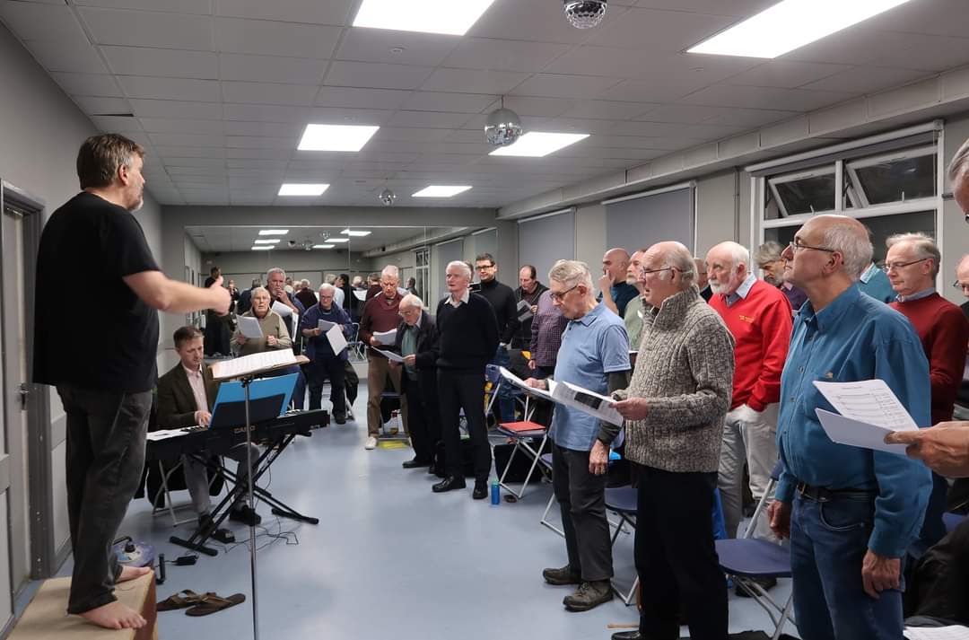 #oldblokessinging
CMVC being put through our paces by Roger our barefoot leader