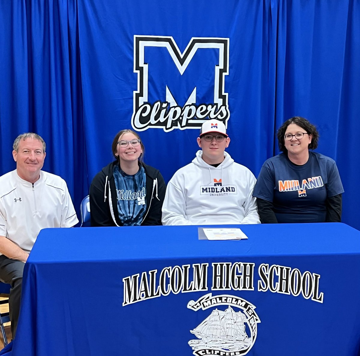 RaiseTheAnchor's tweet photo. Congratulations to @KileyElkins16, @BradenCrosby7, @ethancoker2, and @JJdenton03 on signing to play 🏐 🏈🏈🏀 in college! #RaiseTheAnchor https://t.co/tXCE552Uc1