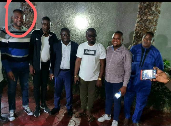 SergioMayamba's tweet photo. Ardent Kabambi , Me Ngalasi et consorts , ont - ils fait quoi pr mérité une telle réception de la part de son excellence @Mnzangi_Butondo? Entre temps le SPA @kambere_kalumbi est à Makala suite à une plainte de ce même Ardent.
@ShadaryEmmanuel @mwene_songa https://t.co/zYs3AbN4Iq