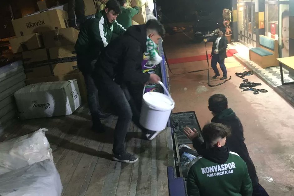 Oyuncaksız çocukların Ahmet Çalık için suriye gönderdiği tırlara Liseli Nalçacılılar olarak bizlerde destek olduk, Allah kabul etsin.