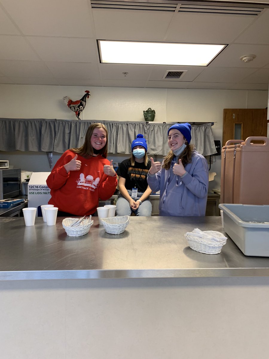MoorheadKeyClub's tweet photo. Amazing turn out for the Frostivle and Chili feed! So much fun seeing members getting outside and enjoying the weather And hot chocolate together ☕️ https://t.co/FvgKluyFYm