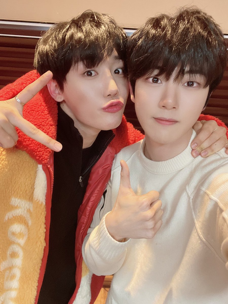 LJJLOOKS's tweet photo. with @KJBLOOKS 🐯🐮🎂
HAPPY KIM JIBEOM DAY !!! 🥳🎉

#OurTigerJibeomDay 
#겨울의끝에_지범이와_함께라_행복해 
@GoldenChild @Hi_Goldenness
#이장준 #LeeJangjun
#골든차일드 #GoldenChild https://t.co/9eHUKGVueP
