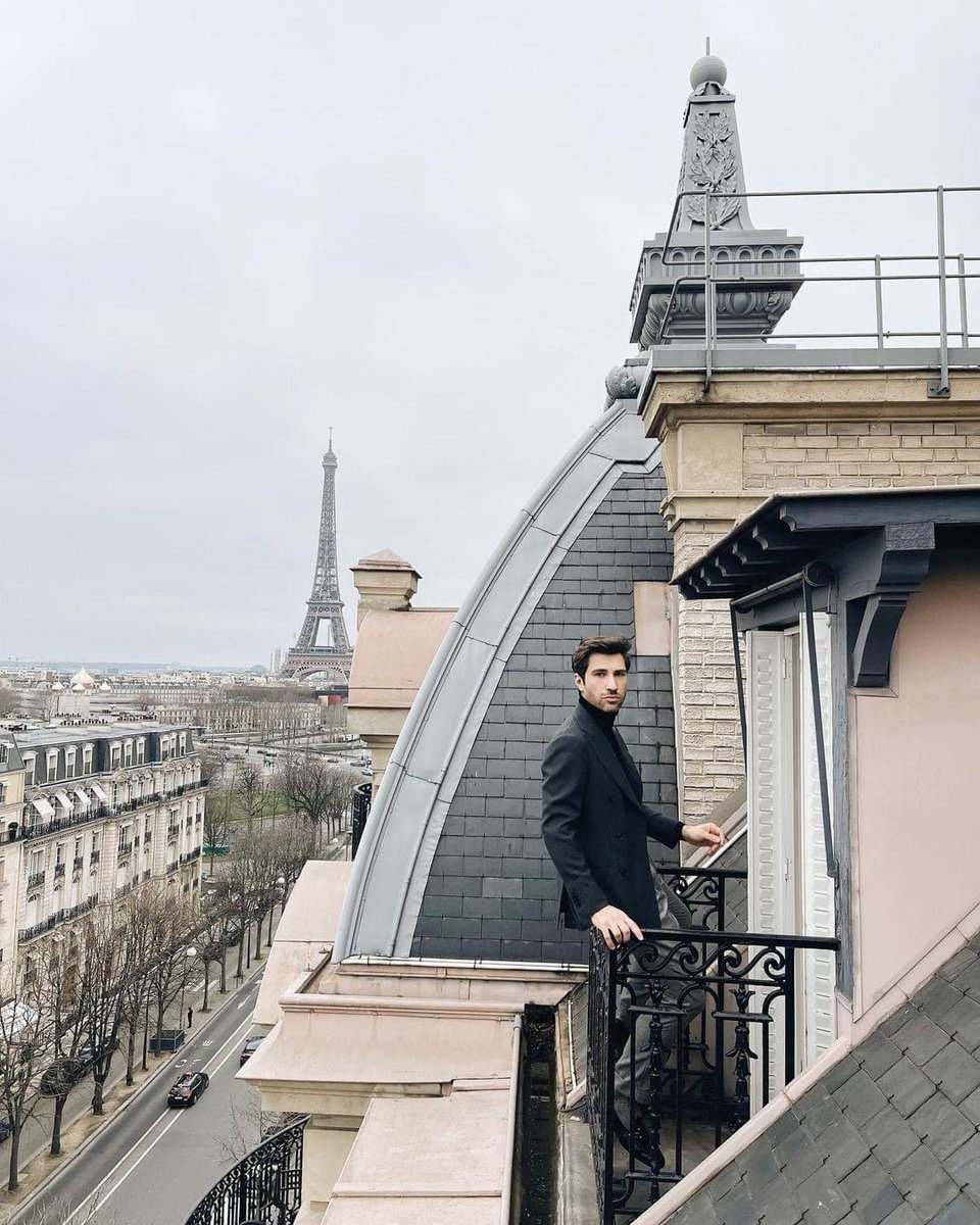 Plaza_Athenee's tweet photo. Giving to your Parisian trip an extra-high touch ✨
📸 @filippofiora 

#DCmoments https://t.co/4oad3ZEGh6