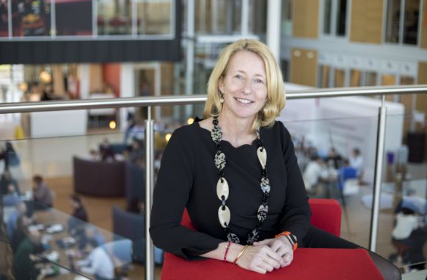 Werken in HR zonder een HR-achtergrond? Dat kan!
HR gaat steeds meer verbonden worden met je bedrijf. CHRO van #Exact Florien de Nijs ziet dat je #team met een diverse achtergrond verder komt. Kom achter al haar tips in de HR ChangeMakers podcast: bddy.me/35LnBA7