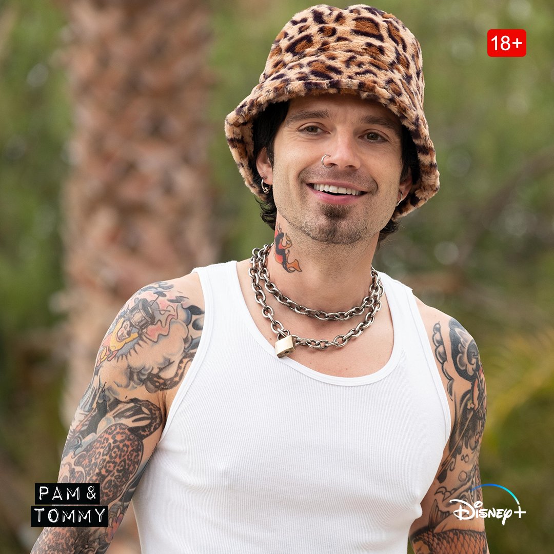 DisneyPlusES's tweet photo. Con todos ustedes, Pamela Anderson y Tommy Lee.
Ya disponibles los tres primeros episodios, solo en #DisneyPlus. 📼🔥 #PamAndTommy https://t.co/6oTj2PDhti