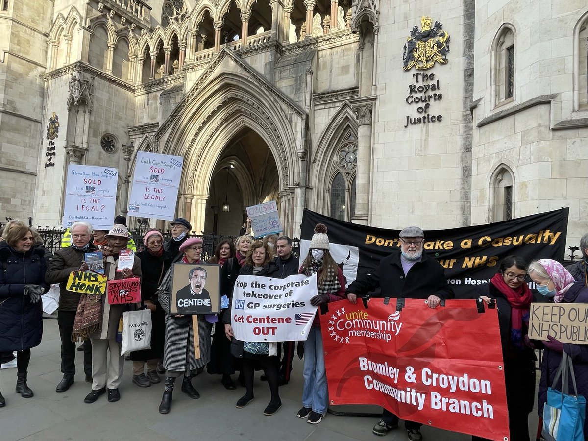 paulapeters2's tweet photo. #NHS
#StopCentene
Outside the royal courts of justice to support the judicial review against US health care company involved in 37 GP surgeries across London
Court decision will not be known for several weeks
@1kilroywashere @NurseSayNO @DefendourNHS @BenClaimant https://t.co/G2joQszr64