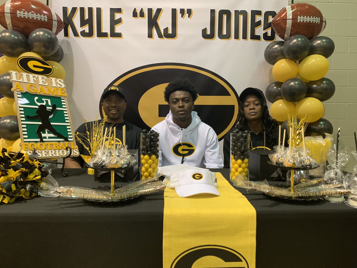 WoodlawnBR_FB's tweet photo. Congratulations to our two seniors who will be continuing their academic and athletic careers!

Kyle Jones - Grambling
Marcus Stewart - Belhaven https://t.co/8JNxsqHzi8