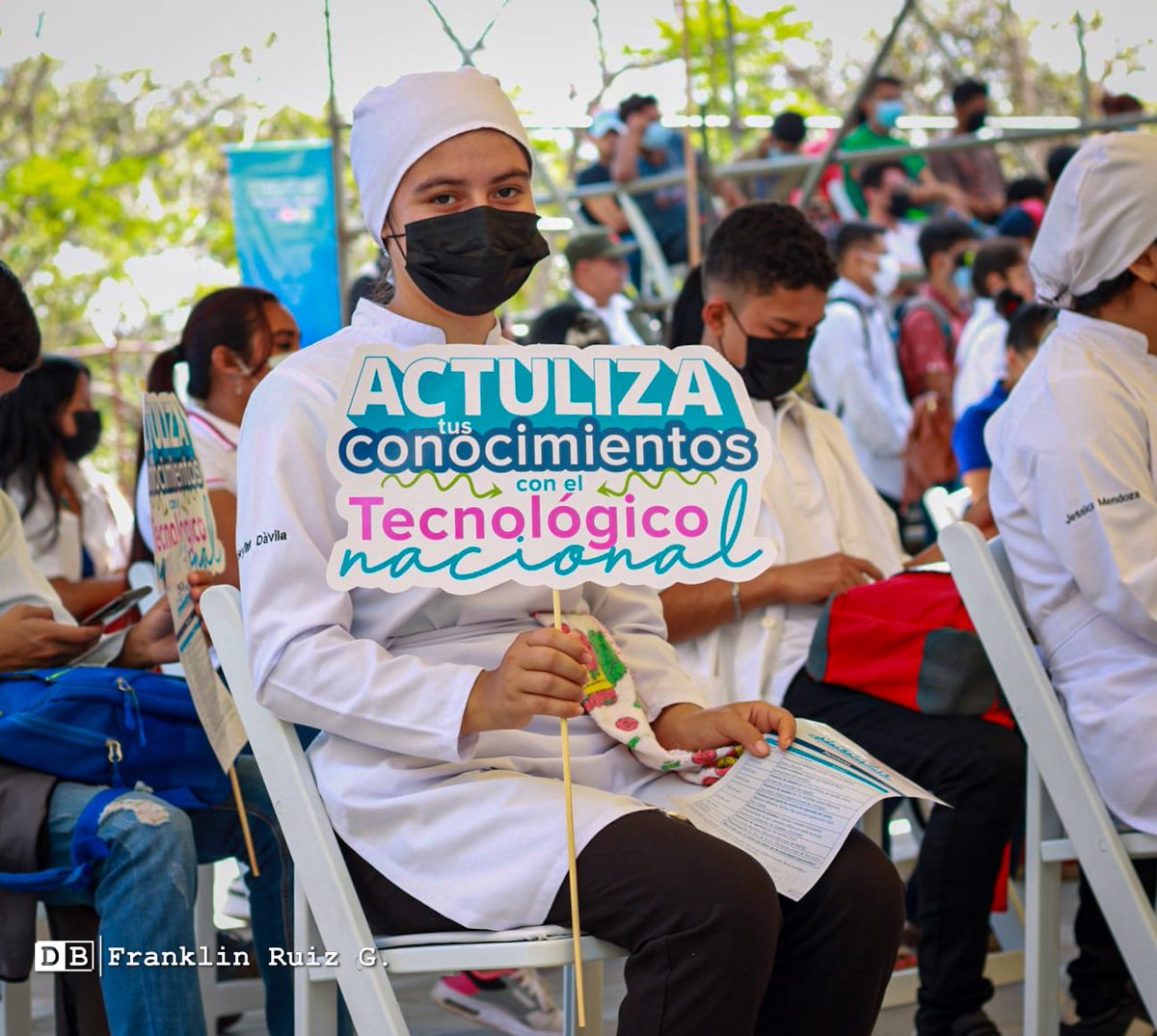 BlackCondorFSLN's tweet photo. Nuestro gobierno de unidad sigue restituyendo derechos a la poblacion dandoles el pan de la sabiduría #ElPuebloPresidente #PLOMO19 https://t.co/ApQi12If77