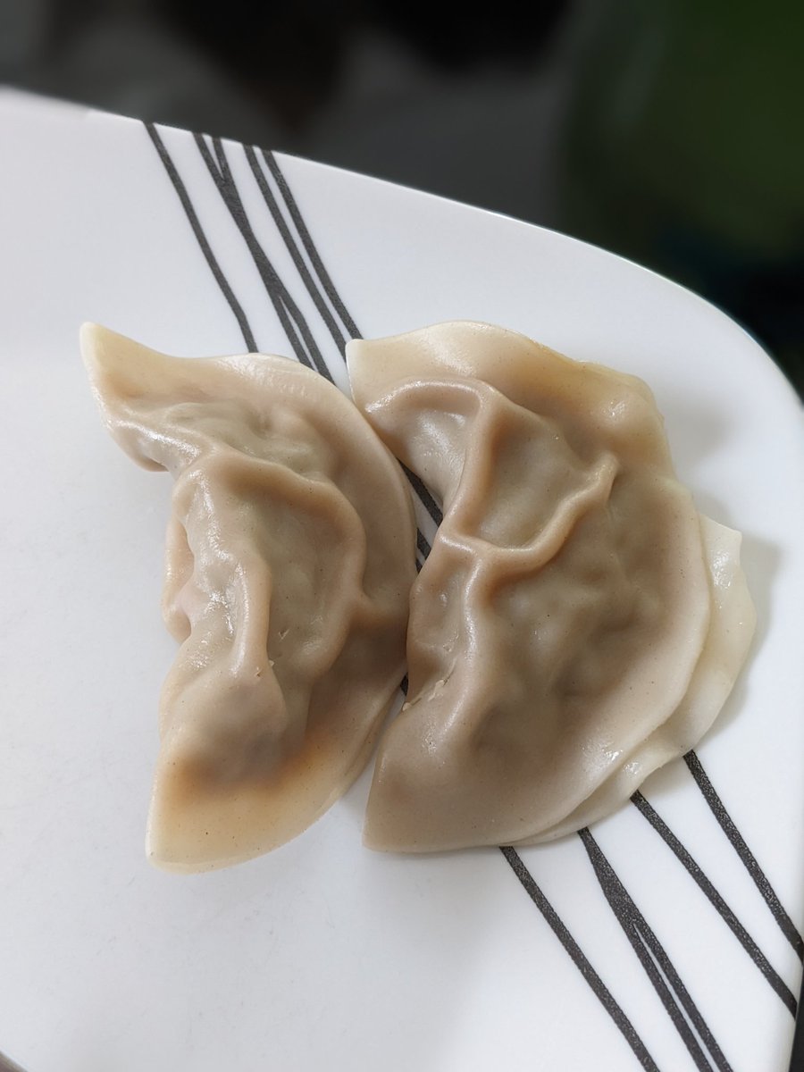 No clue whatsoever why steamed dumplings have to look like veiny cocks. 🍆