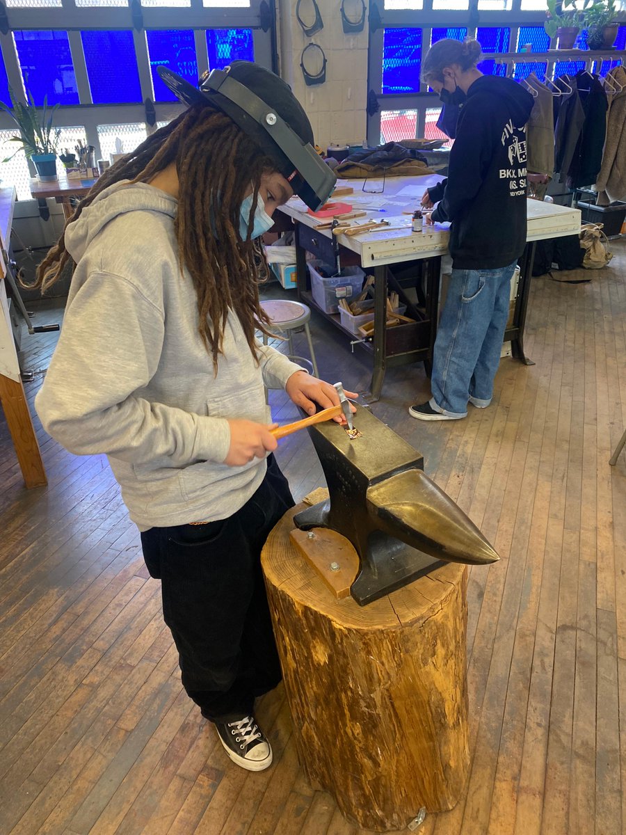 WestChesterASD's tweet photo. Henderson sculpture classes & studio art students took an awesome field trip to Goggleworks Center for the Arts in Reading! π¨
They saw a glassblowing demonstrating & explored art-making in jewelrymaking & metalworking, fused glass, printmaking & ceramics. #WCASD #WCASDEducates https://t.co/yNuMcQy1vV