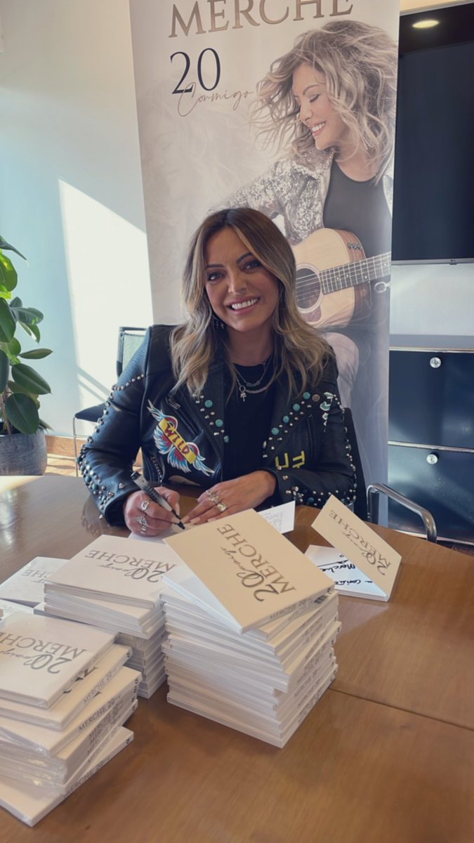 MercheOficial's tweet photo. Disponible ya la PREVENTA de #20Conmigo en El Corte Inglés y en la FNAC.
https://t.co/GKjg5rknvD
Ya queda nadaaaaaa ❤️❤️❤️ https://t.co/al88Mrt9uc