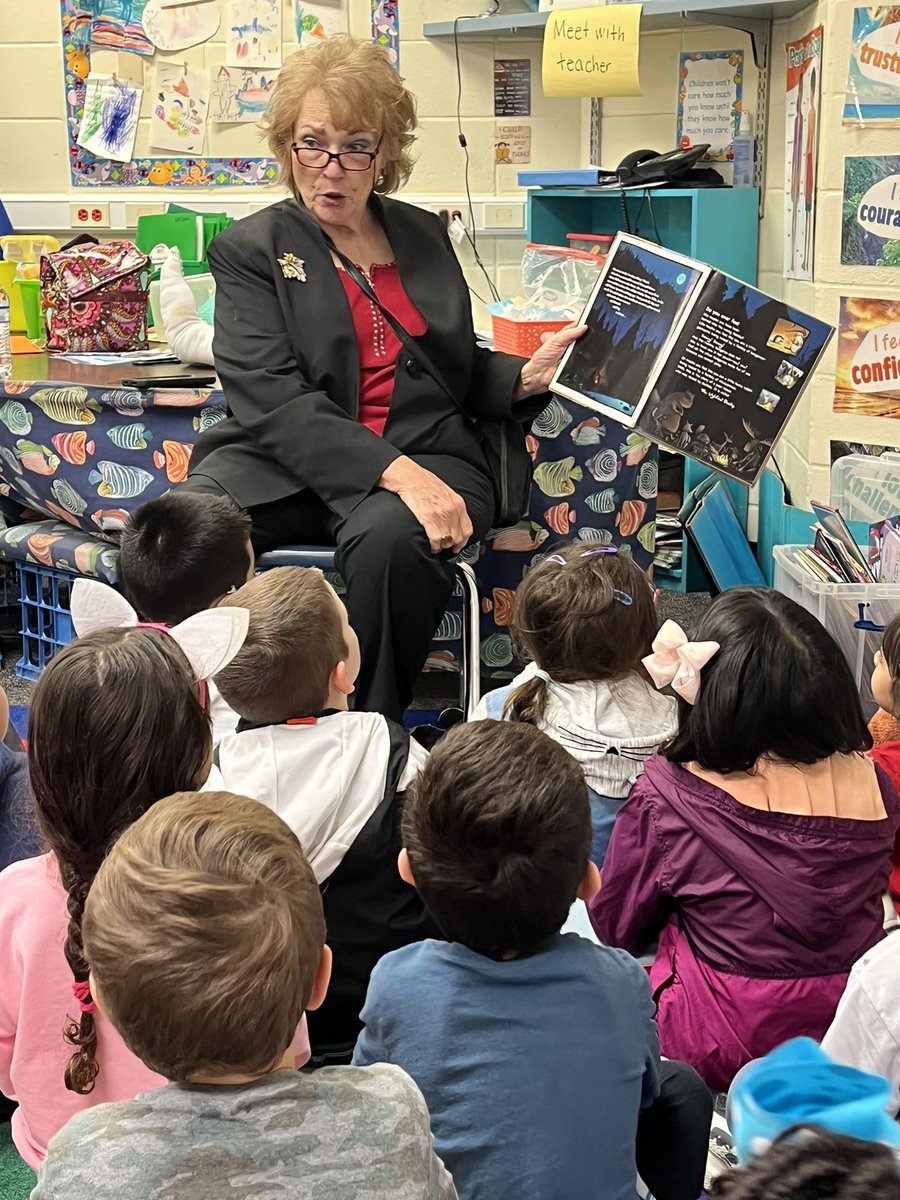 MrsRoseELA's tweet photo. Cheers for World read-aloud day! A grandma, a parent, and a former student all came and read to us! We love reading! #worldreadaloudday2022 @BrillKISD @KISD_Literacy @KleinLibraries @thespiritofbrill https://t.co/LF4chPLDtA