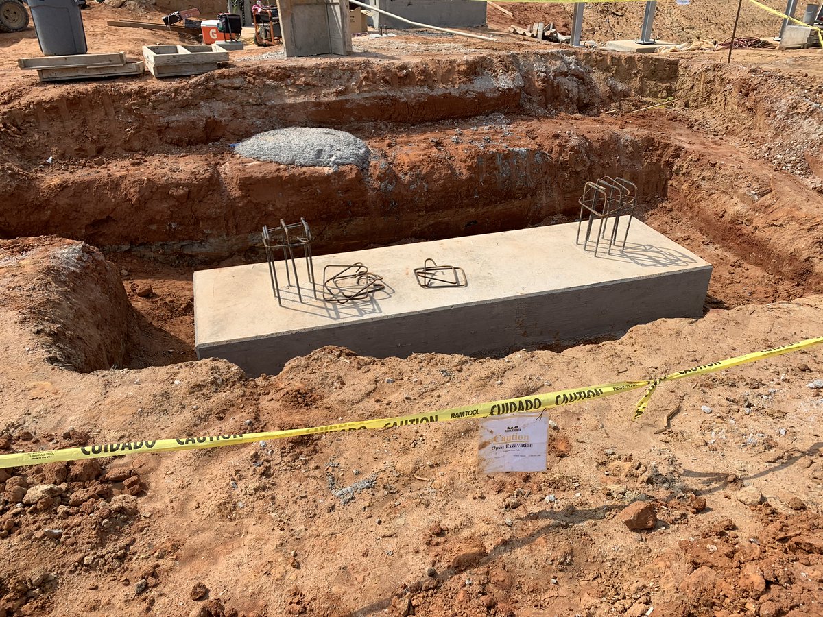 uofa_cveg's tweet photo. Shallow foundations are used to support the structural loads of a building. They are typically constructed using reinforced concrete. #CVEG #civilengineering #collegestudent #college #studentlife #collegelife #gohogs #GOCivilEng #UARK #UARKCVEG Photo source: Mid-South https://t.co/0WJxFwkuV4