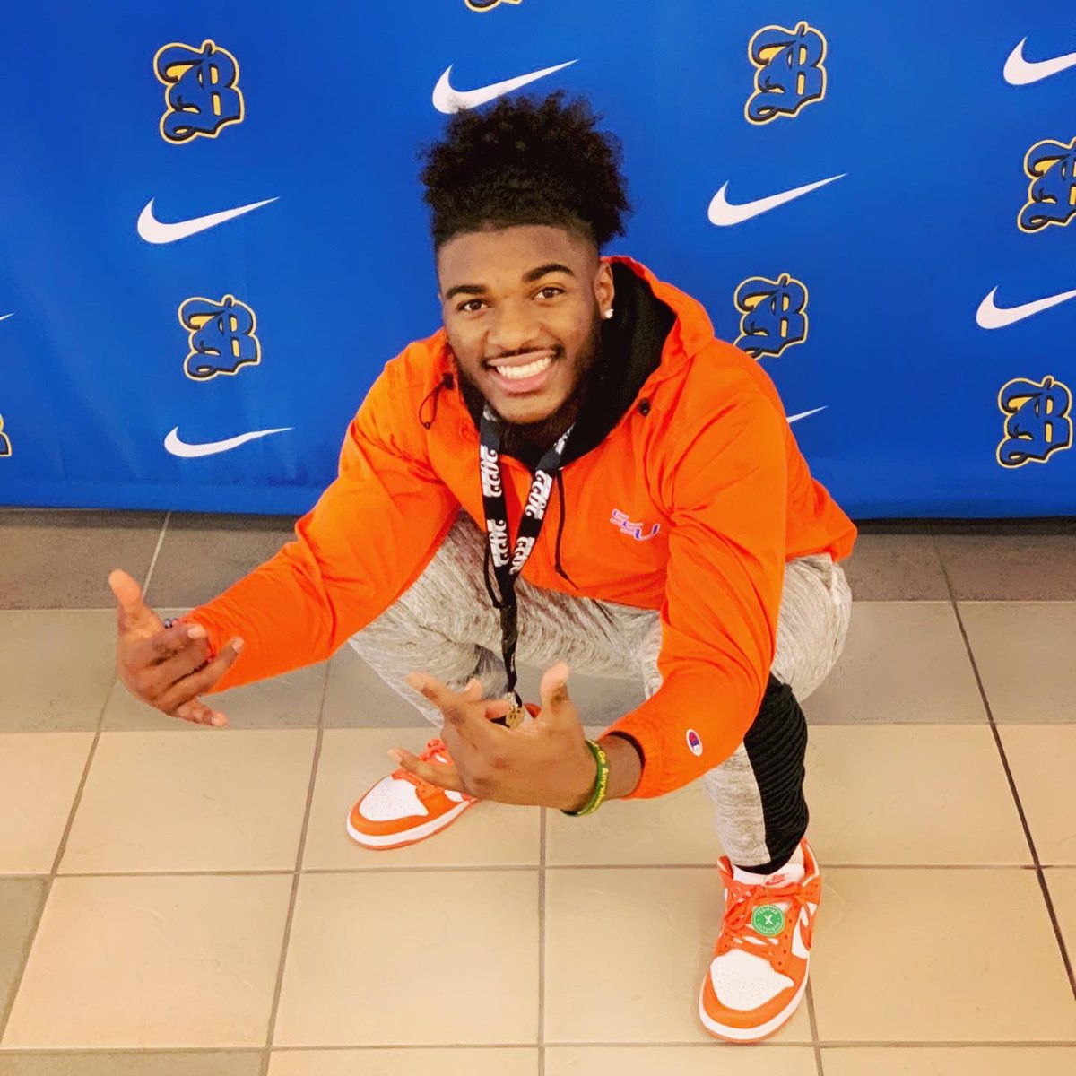 ReeSimmons2's tweet photo. Gotta get out somewhere and  with 110% effort in a opportunity gone make some change 🧡🐅💙          ✍🏾to make a difference  @CoachDeMasi @grindtime_moss @CoachGGrady @david_shores https://t.co/6bnB1dbWhX