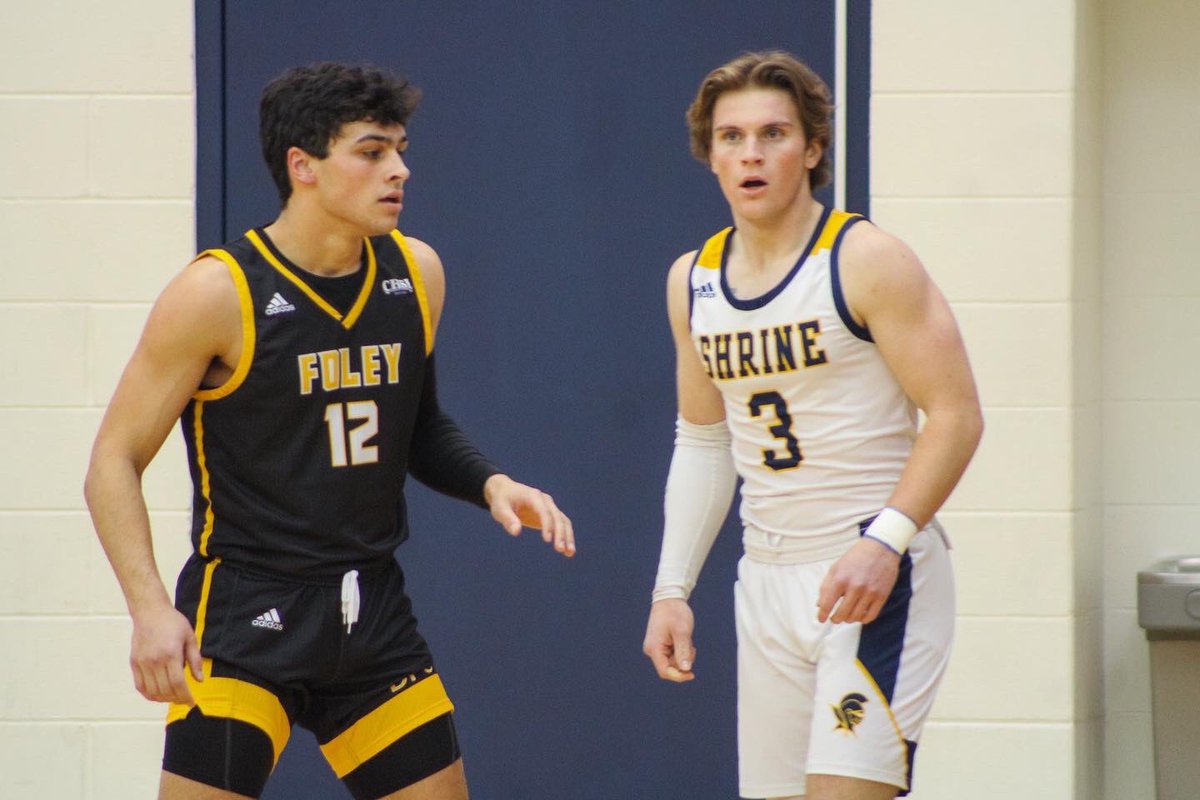 ShrineHoops's tweet photo. Let it snow! Shrine Hoops storms back from 14 point, 4th quarter deficit to stun rival Bishop Foley, 50-49! @ShrineSports @Shrine_Schools @CoachMaryanski 

{PC @picsbykenzie_} https://t.co/qqdluFpzeM