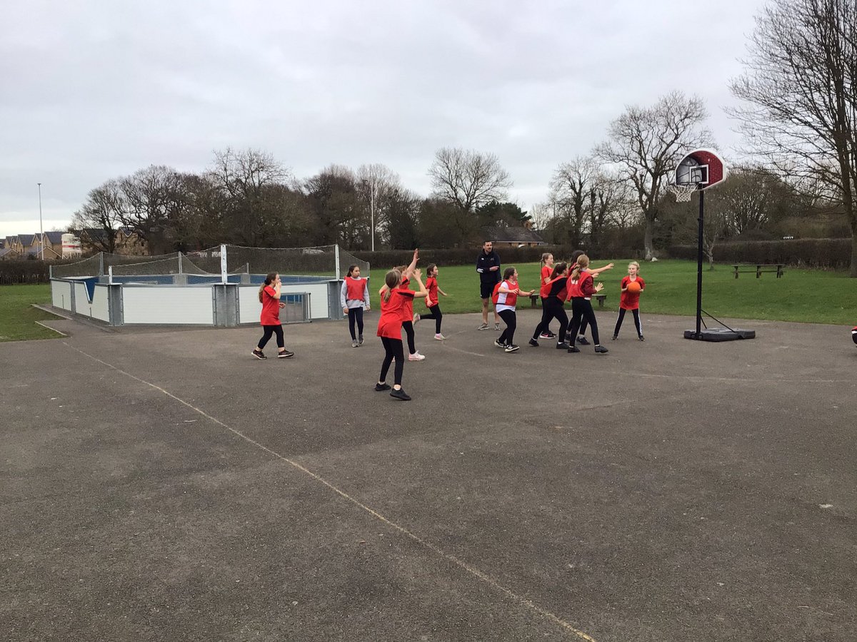 Great game of netball at <a href="/LockingPrimary/">Locking Primary School W-S-M</a> against <a href="/mendipgreenpri/">Mendip Green Primary</a> this afternoon. Another superb <a href="/ExtendLAN/">ExtendLearningAcademiesNetwork</a> fixture full of friendly competition.