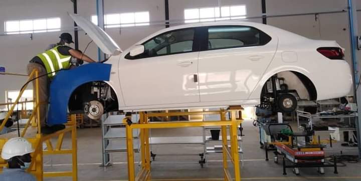 OvieNews's tweet photo. Dangote begins the production of cars in the newly built Dangote Peugeot Automobiles Nigeria Limited (DPAN) factory in Kaduna. They began with the roll out of Peugeot 301, with Peugeot 5008, 3008, 508 and Land Trek to follow in its tow. https://t.co/zs7LJDps85