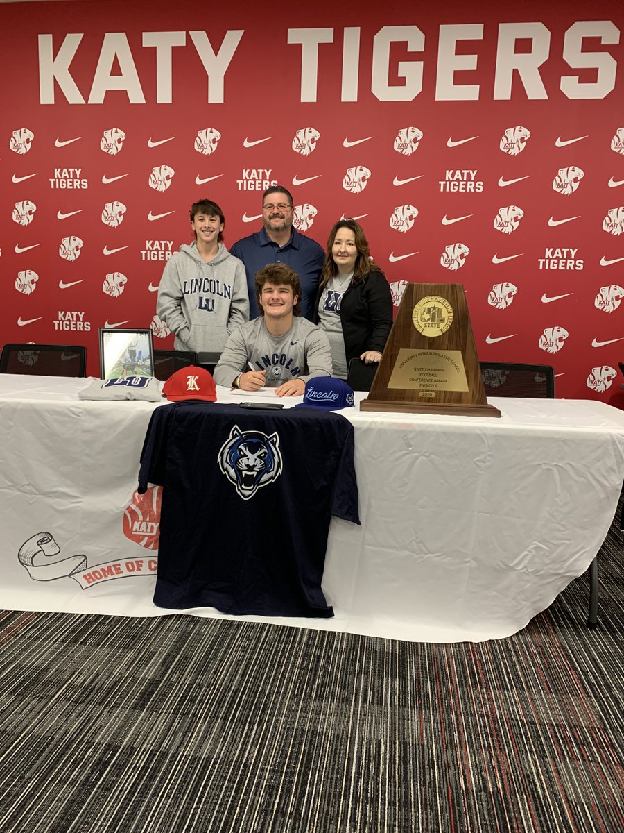 KatyHSPrincipal's tweet photo. Congratulations Aiden Wendt for signing to play football at @BlueTigerFB. #NationalSigningDay2022 https://t.co/0UBC31eu00