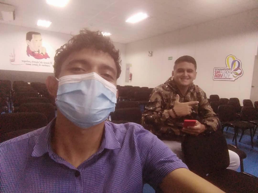 Erick_MarJ's tweet photo. Vídeo conferencia con el panita Robert 😎 https://t.co/Z1eYsBxfpV