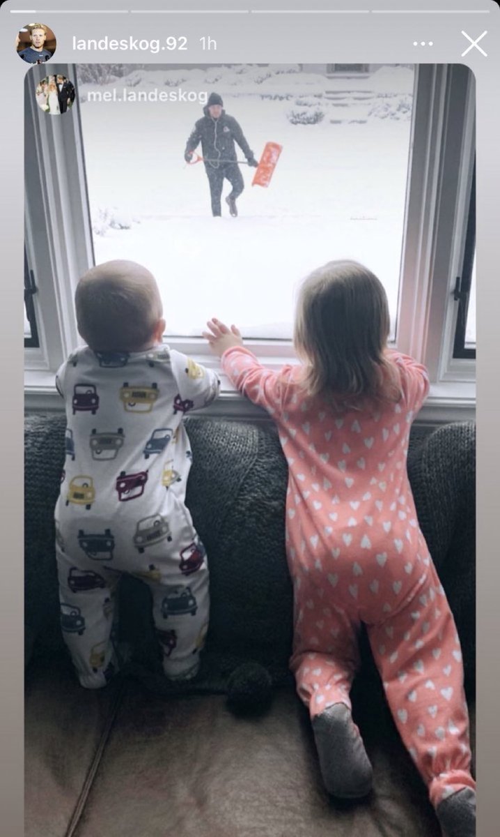 _wonderingpages's tweet photo. Gabe shovels his driveway he’s the better captain 
Connor take ur stupid heated driveway and leave https://t.co/pPpUqmYGGQ